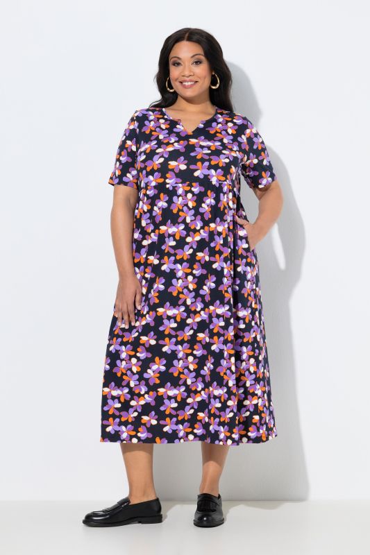 Рокля с флорален акцент