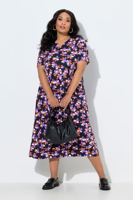 Рокля с флорален акцент