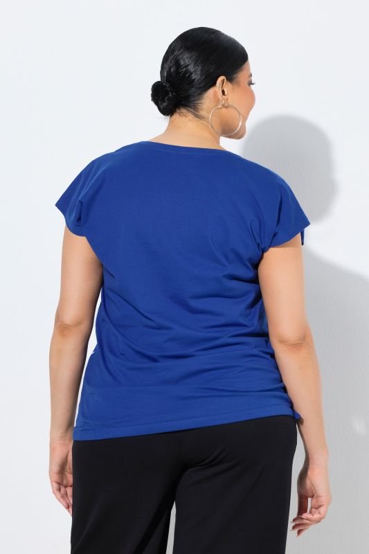 Тениска с флорален мотив