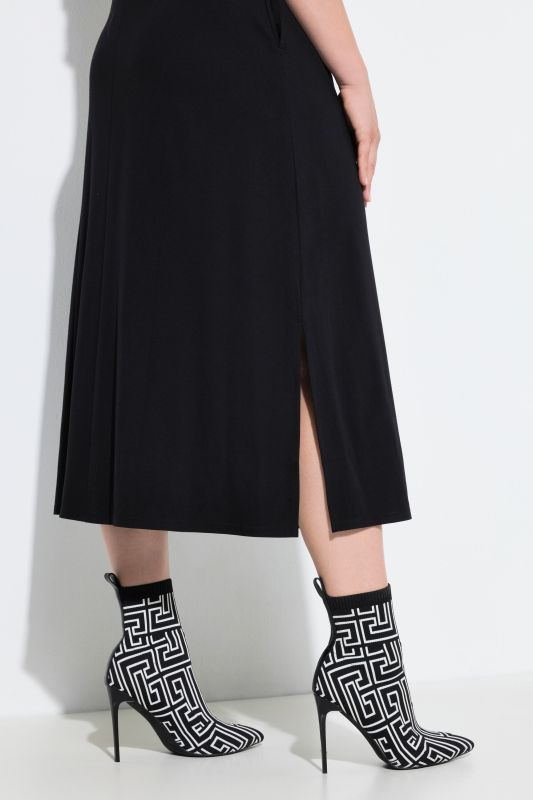 Рокля с контрастни акценти