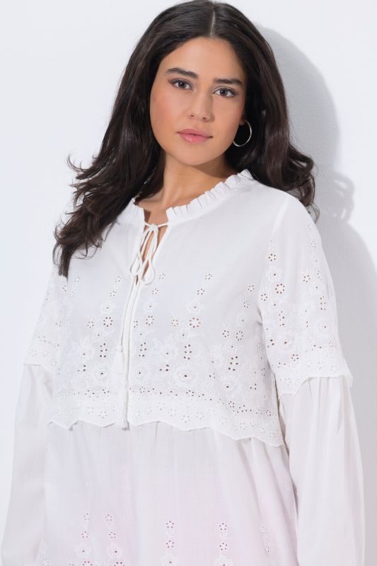 Блуза с бродерия