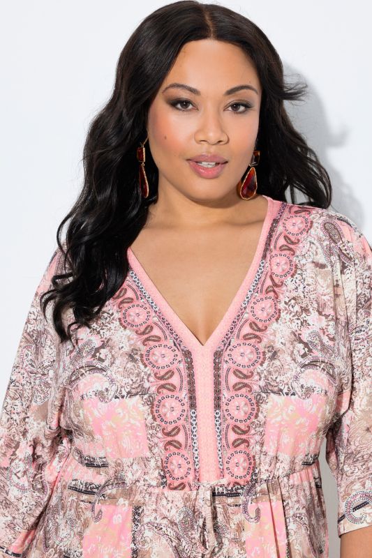 Рокля с пейзли пач принт