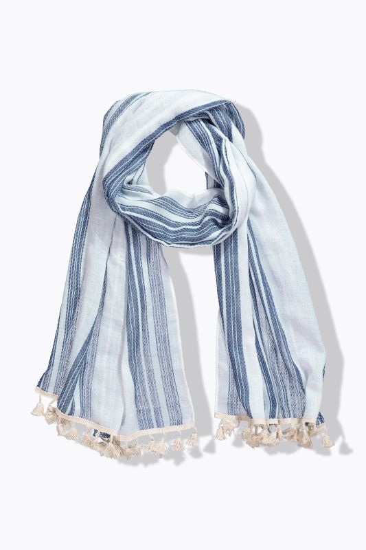 Шал с модерни райета