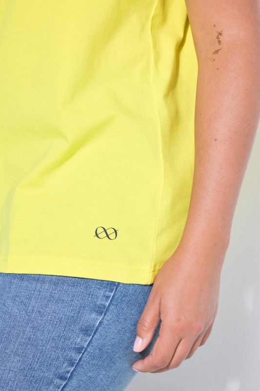 Тениска с V - образно деколте