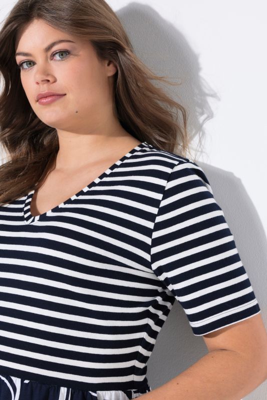 Рокля с райета и принт