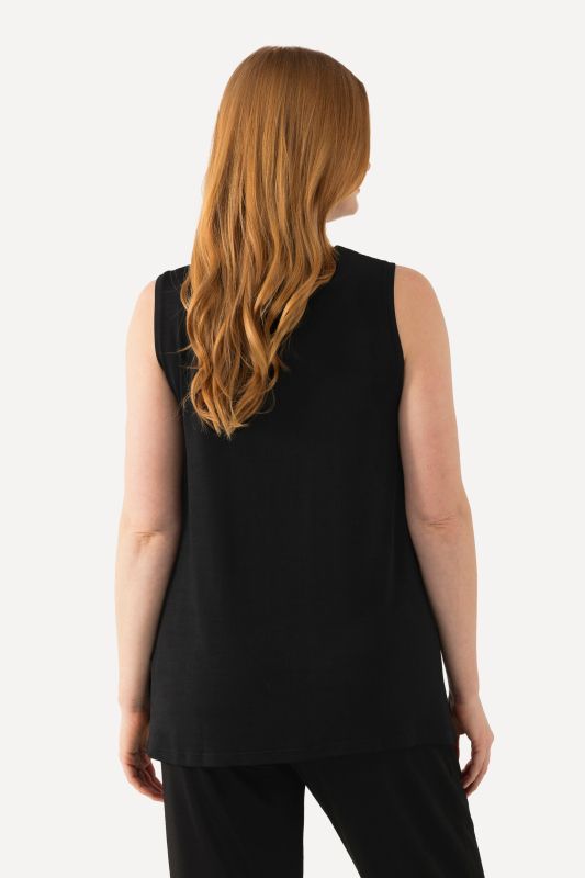 Блуза без ръкави – обгръщаща тялото и еластична