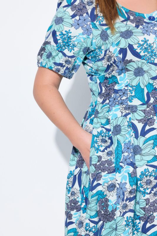 Рокля с флорален принт с копчета