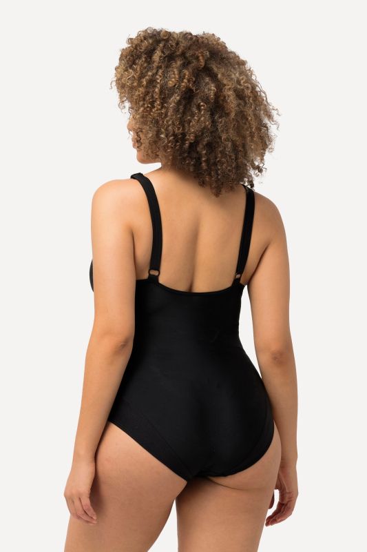 Бански с бляскав детайл