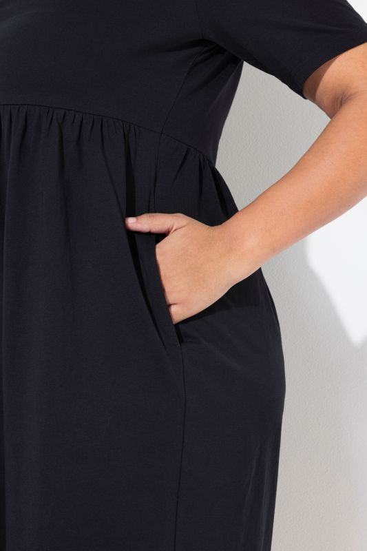 Рокля едноцветна с квадратно деколте