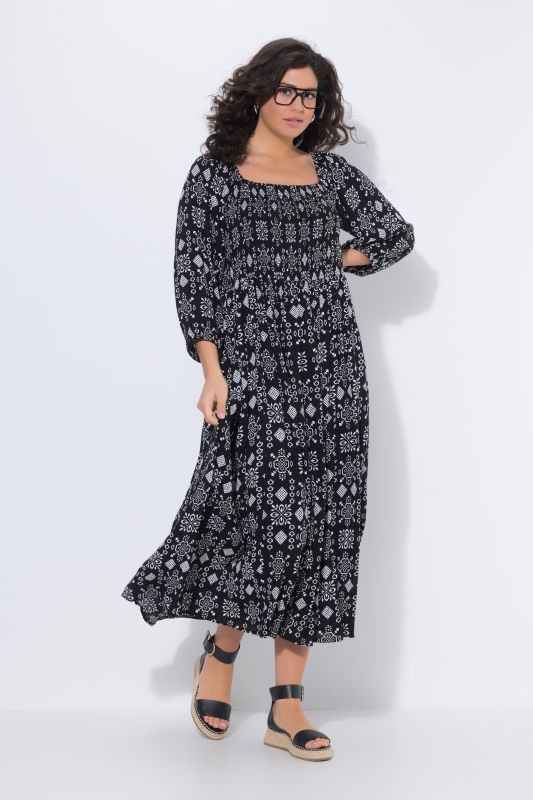 Midi A-line dress with square neckline and 3/4 sleeves