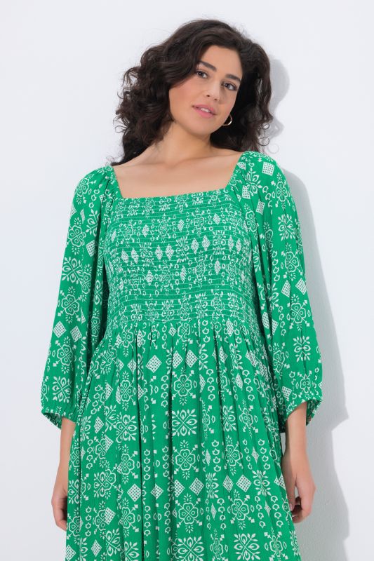 Midi A-line dress with square neckline and 3/4 sleeves