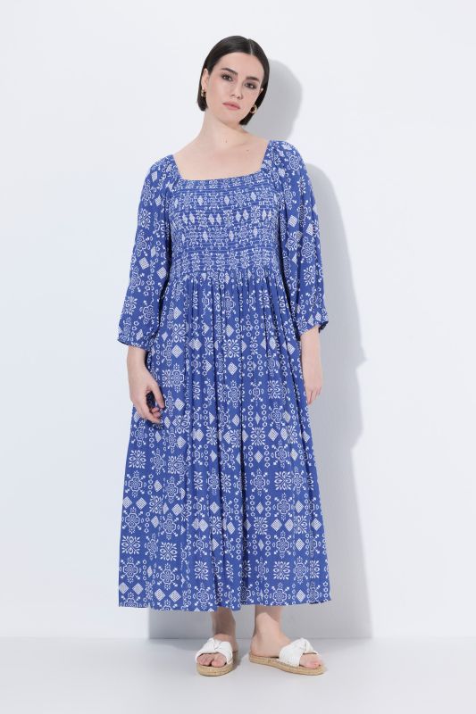 Midi A-line dress with square neckline and 3/4 sleeves