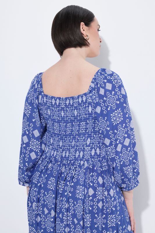 Midi A-line dress with square neckline and 3/4 sleeves