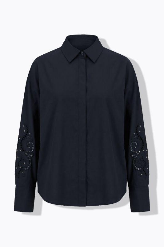 Риза с дантела на ръкавите