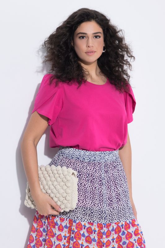 Тениска с драперия на ръкавите