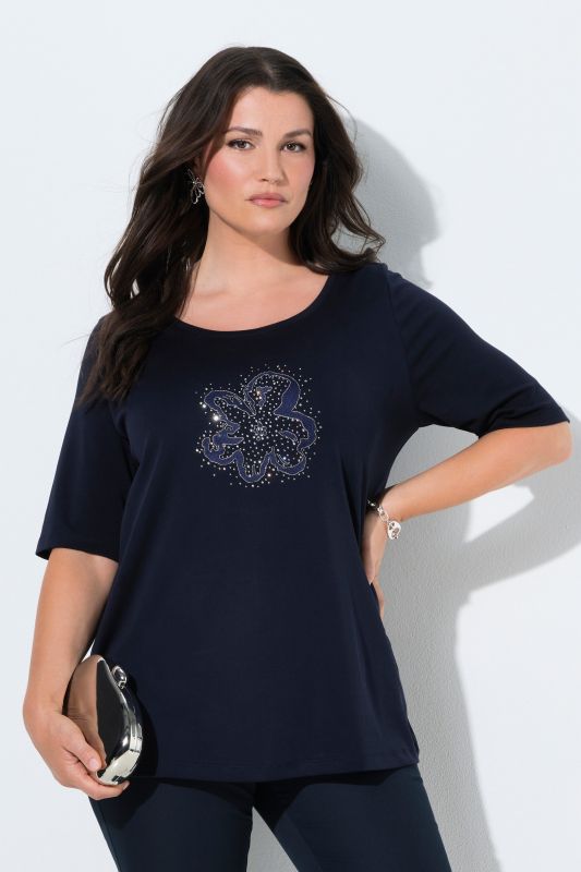 Блуза с бродирано цвете