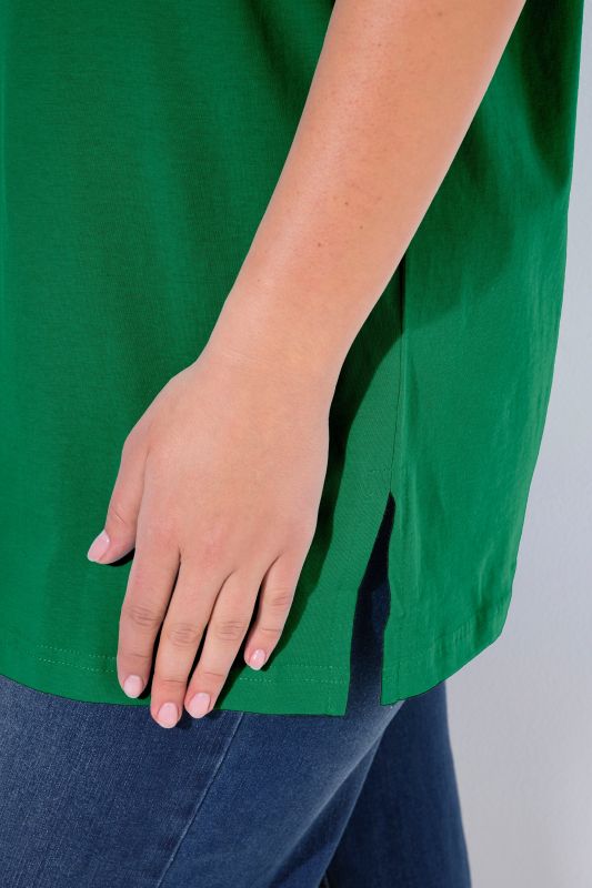 Тениска с V - образно деколте