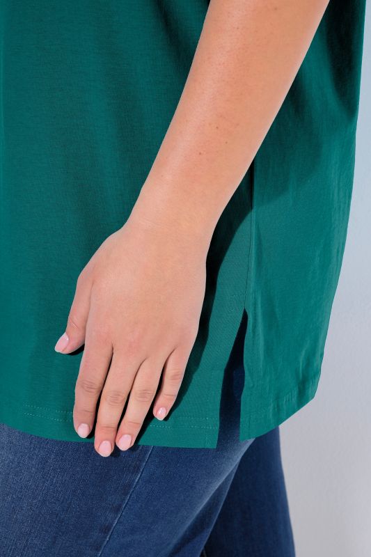 Тениска с V - образно деколте