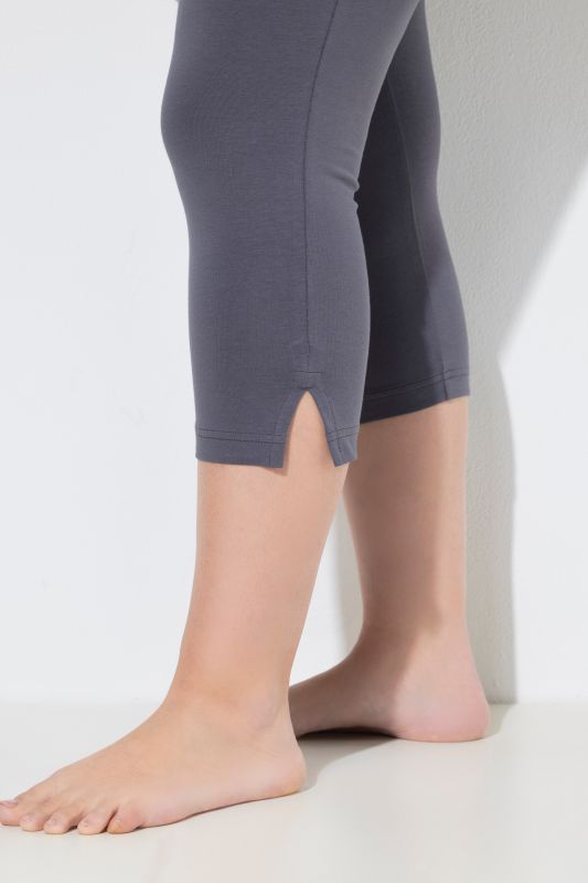 Basic Stretch Knit Capris