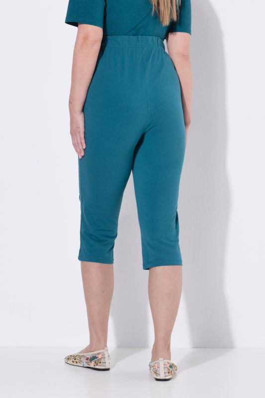 Клин с дантелен акцент