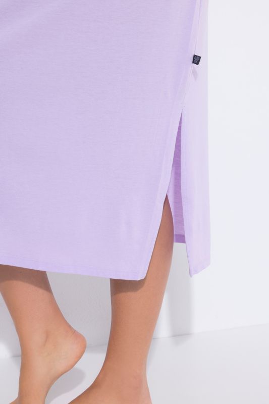 Нощница с акцент на деколтето