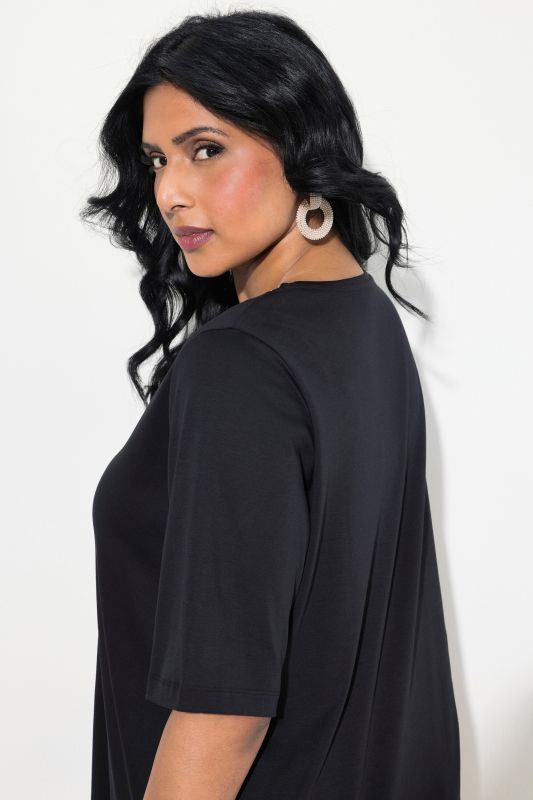 Тениска с бродирани акценти