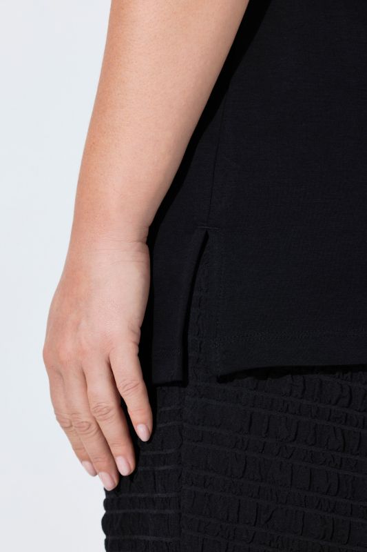 Тениска с бродирани акценти