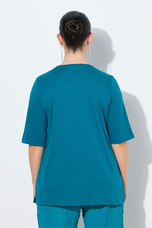 Тениска с бродирани акценти