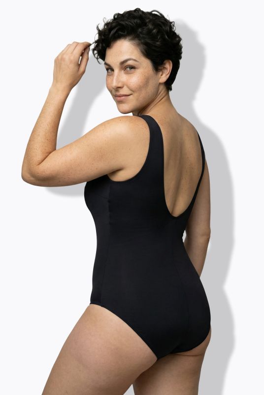 Бански с дантела