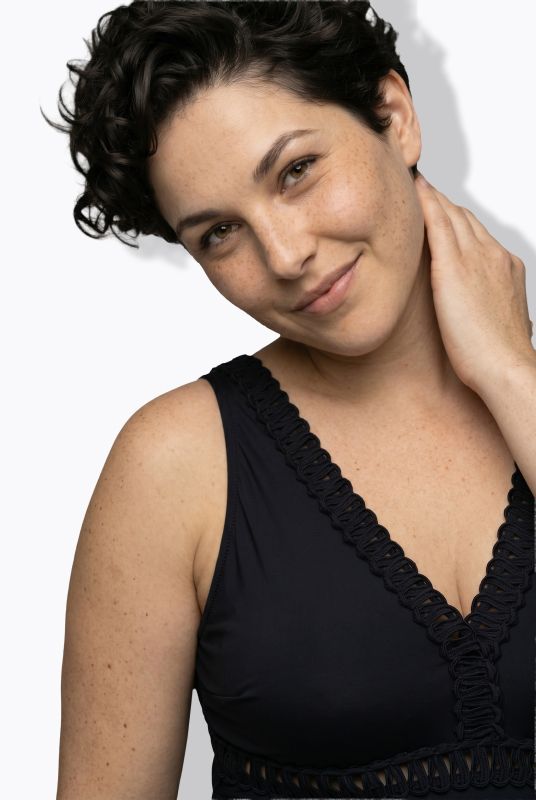 Бански с дантела