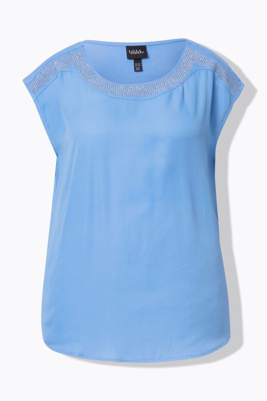 Тениска с декоративни камъчета