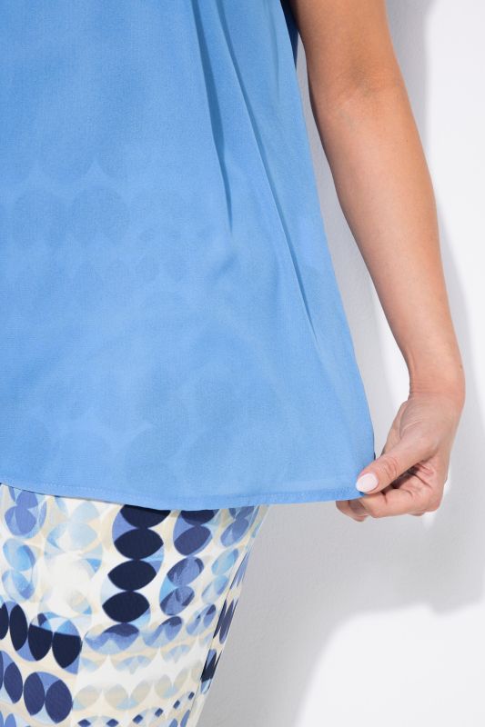 Тениска с декоративни камъчета