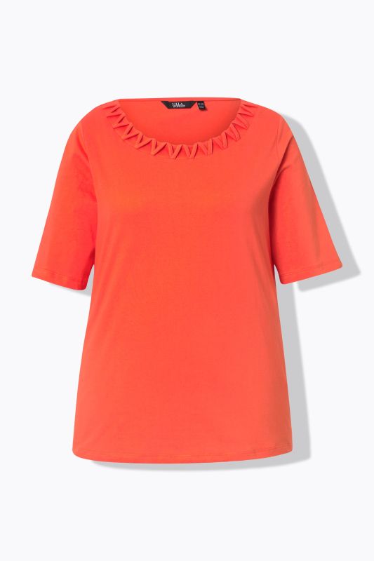 Тениска с мъниста на деколтето