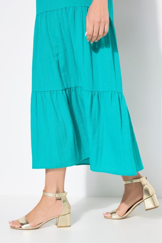 Рокля с набрани акценти