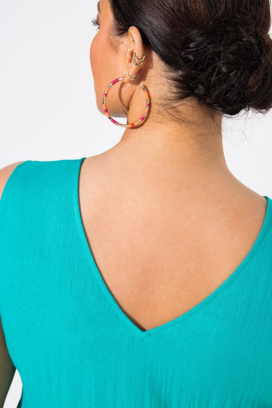 Рокля с набрани акценти