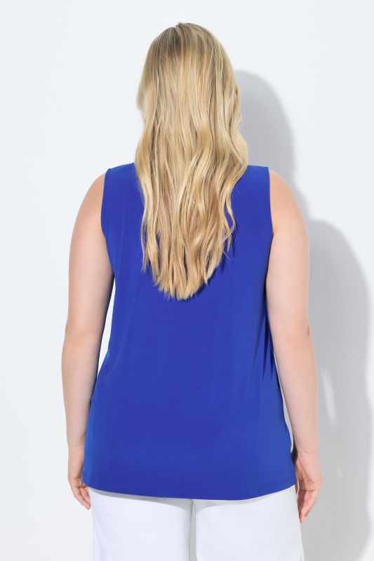 Потник с мъниста на деколтето