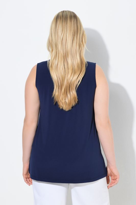 Потник с мъниста на деколтето