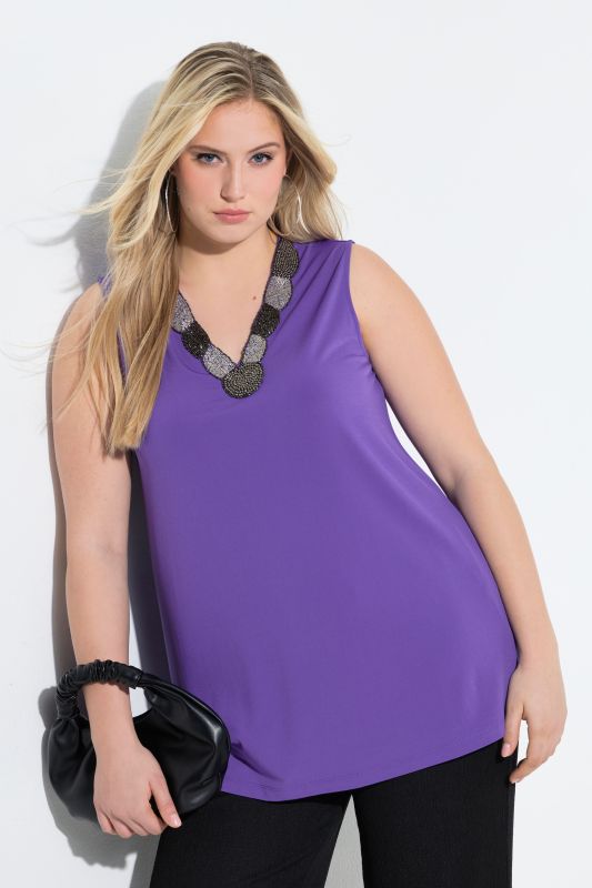 Потник с мъниста на деколтето