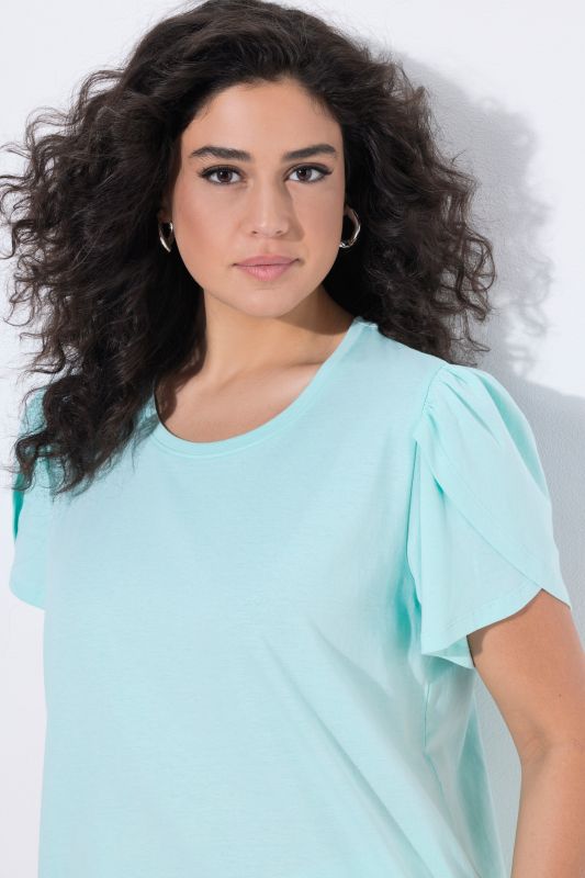 Тениска с драперия на ръкавите