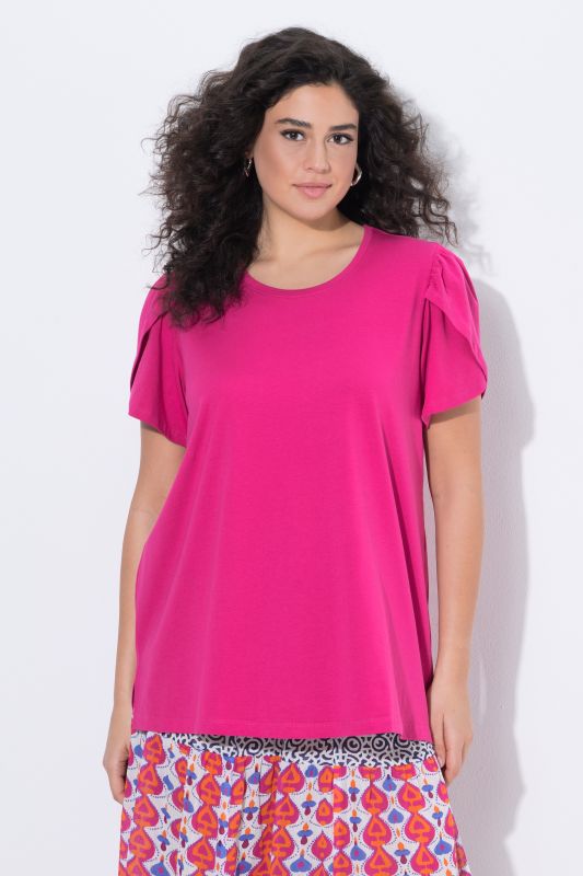 Тениска с драперия на ръкавите