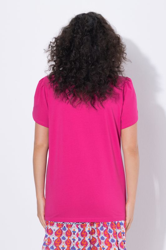 Тениска с драперия на ръкавите