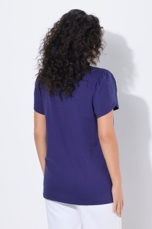 Тениска с драперия на ръкавите