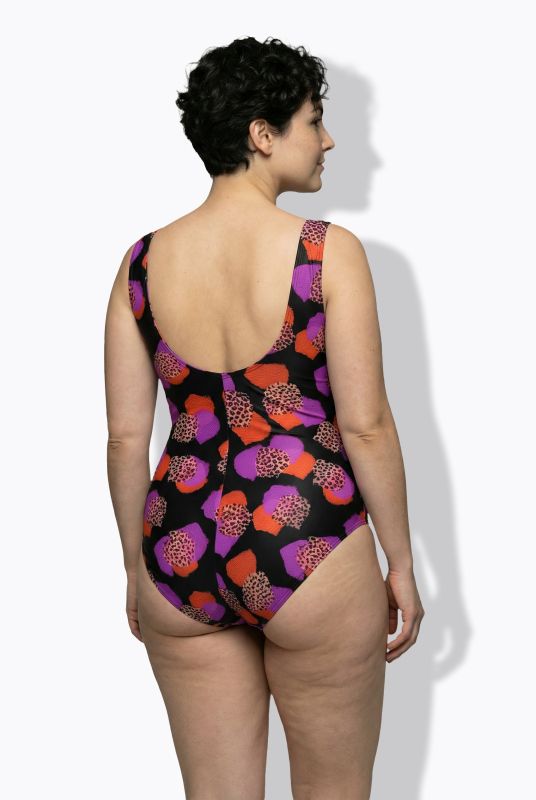 Бански с леопардов принт и точки