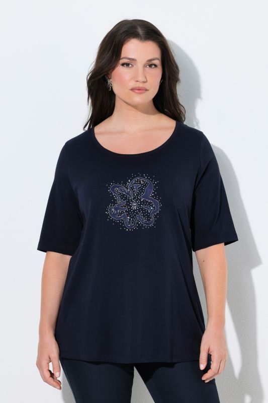 Блуза с бродирано цвете