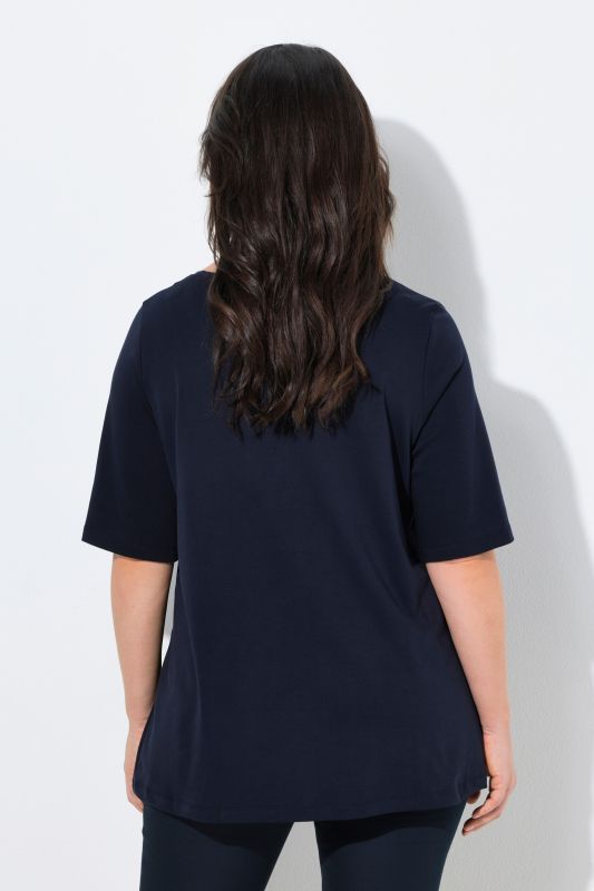 Блуза с бродирано цвете