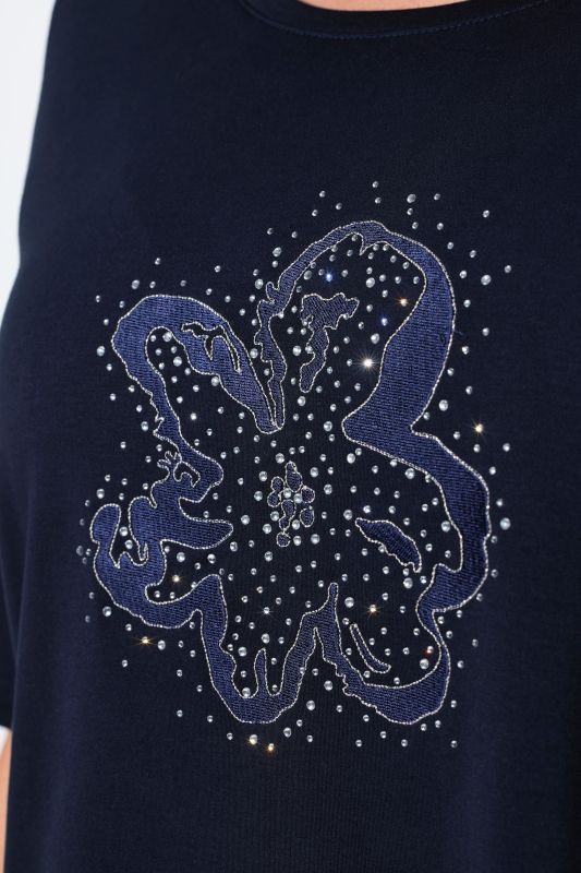 Блуза с бродирано цвете