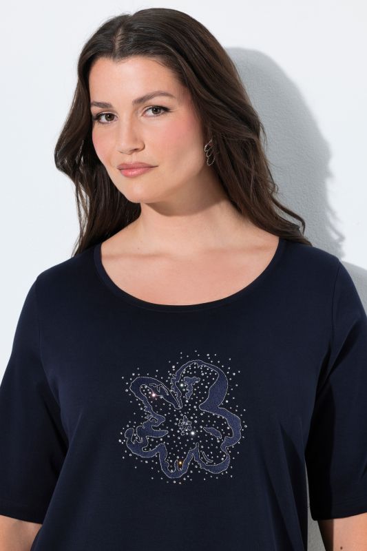 Блуза с бродирано цвете