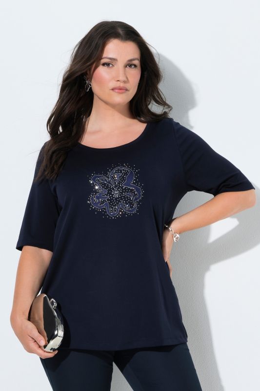 Блуза с бродирано цвете