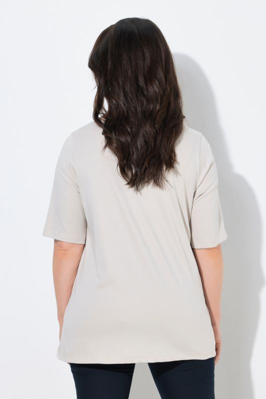 Блуза с бродирано цвете