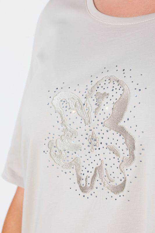 Блуза с бродирано цвете